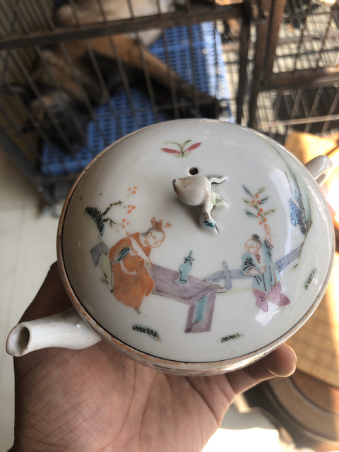 古玩陶瓷粉彩人物紋蓋碗壺拍賣，當(dāng)前價格7800元