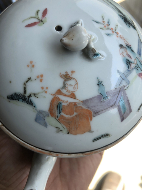 古玩陶瓷粉彩人物紋蓋碗壺拍賣，當(dāng)前價格7800元