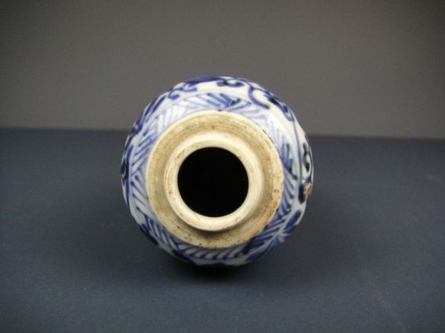 古玩陶瓷青花纏枝花卉紋瓶拍賣，當前價格8300元