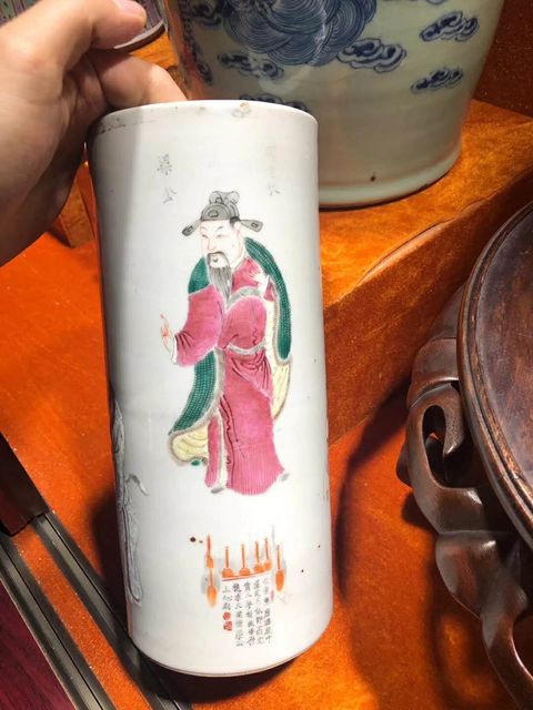 古玩陶瓷清晚期風格粉彩無雙譜人物紋帽筒拍賣，當前價格10800元