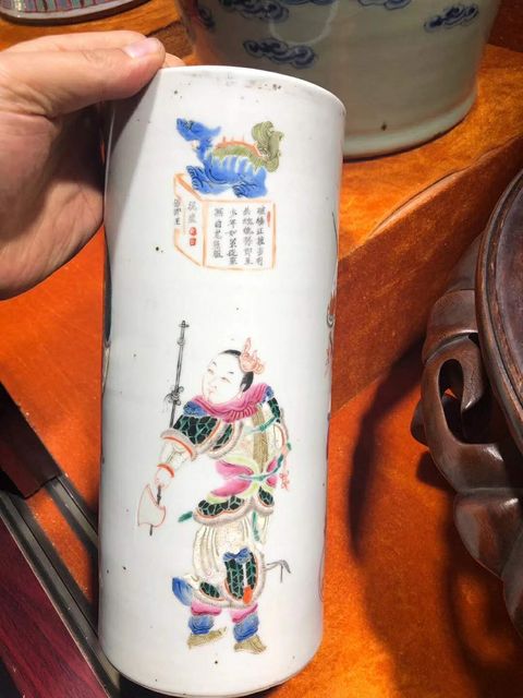 古玩陶瓷清晚期風格粉彩無雙譜人物紋帽筒拍賣，當前價格10800元