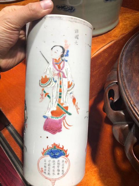 古玩陶瓷清晚期風格粉彩無雙譜人物紋帽筒拍賣，當前價格10800元