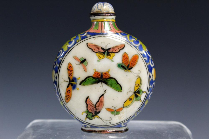 古玩陶瓷鼻煙壺拍賣，當前價格10600元