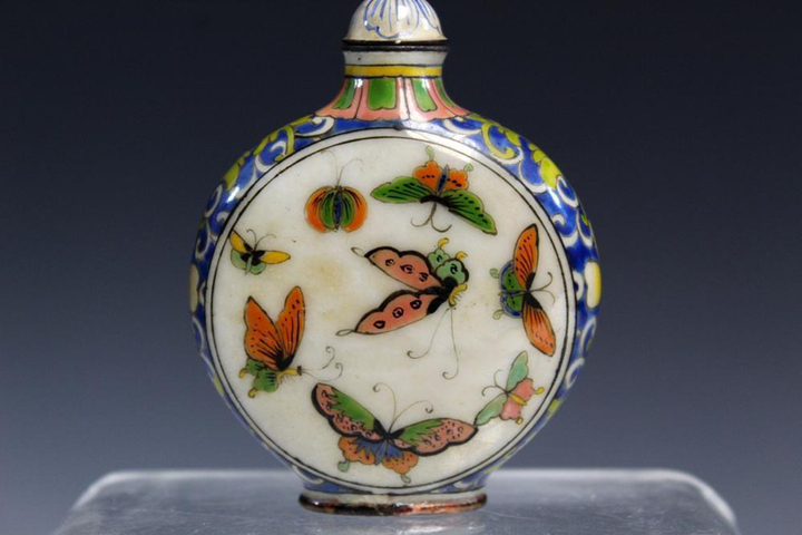 古玩陶瓷鼻煙壺拍賣，當前價格10600元