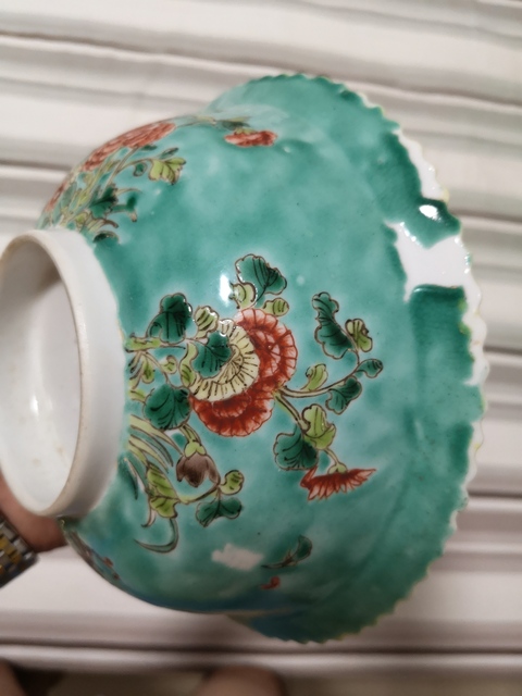 古玩陶瓷民國松石綠地粉彩四季花卉紋花口折沿碗拍賣，當前價格5500元