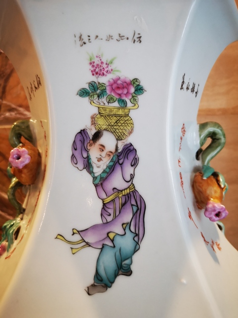 古玩陶瓷民國粉彩人物六方瓶拍賣，當前價格12800元