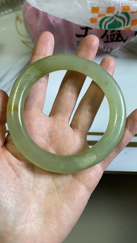 古玩玉器晚清民國(guó)岫玉手鐲拍賣(mài)，當(dāng)前價(jià)格7600元