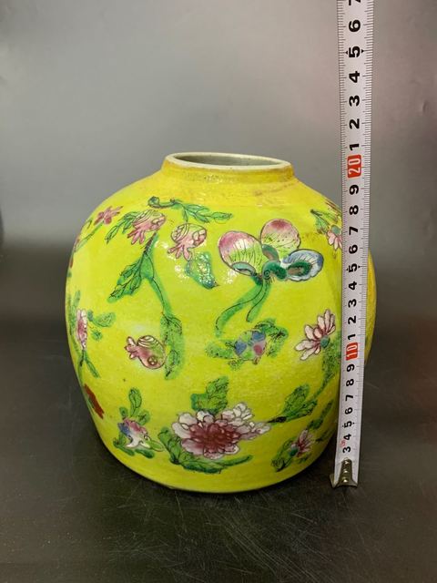 古玩陶瓷清中期風格粉彩花卉紋罐拍賣，當前價格9800元