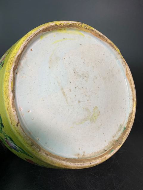 古玩陶瓷清中期風格粉彩花卉紋罐拍賣，當前價格9800元