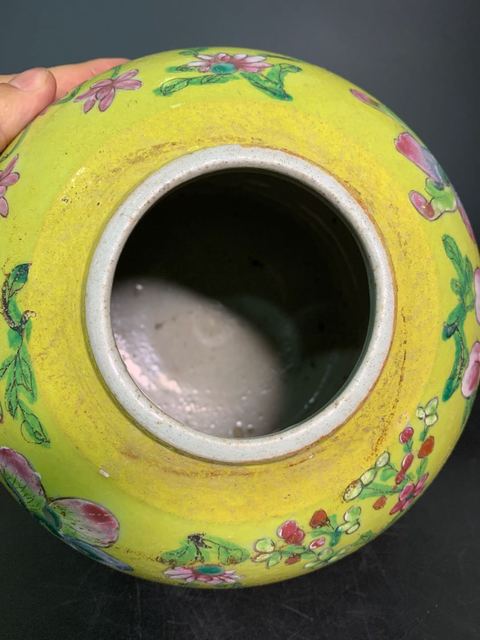 古玩陶瓷清中期風格粉彩花卉紋罐拍賣，當前價格9800元