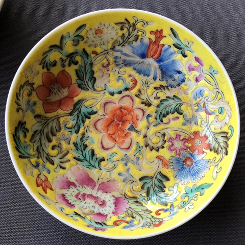 古玩陶瓷清光緒黃地洋彩花卉紋碟拍賣，當前價格14600元