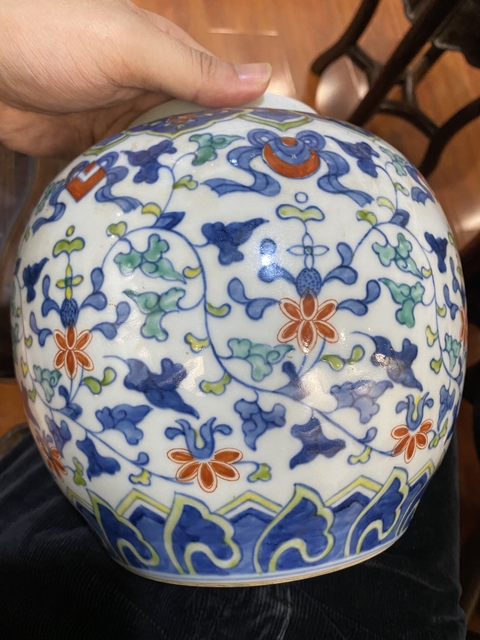 古玩陶瓷斗彩纏枝花卉八寶紋罐拍賣，當前價格11850元
