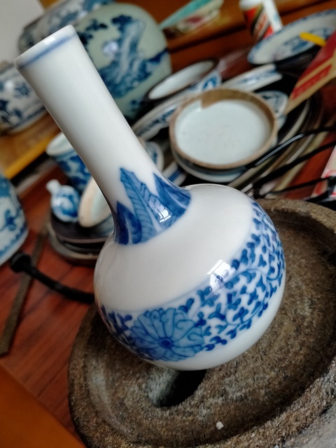 古玩陶瓷青花瓶拍賣(mài)，當(dāng)前價(jià)格7780元