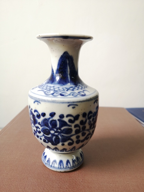 古玩陶瓷青花纏枝花卉紋瓶拍賣，當前價格6200元