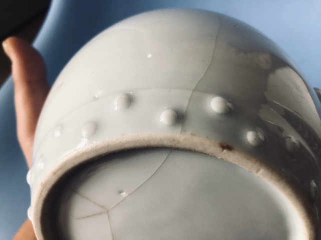 古玩陶瓷白釉鼓形貼塑梅花紋鋪首罐拍賣，當(dāng)前價(jià)格15680元