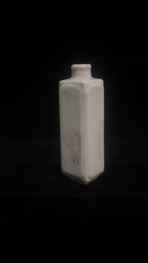 古玩陶瓷白釉鼻煙壺拍賣，當前價格12800元