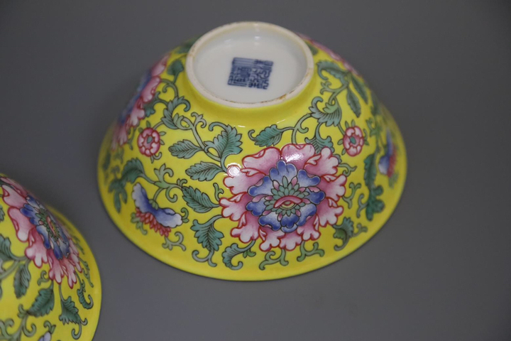 古玩陶瓷清道光官窯黃地洋彩花卉紋碗一對拍賣，當前價格5800元