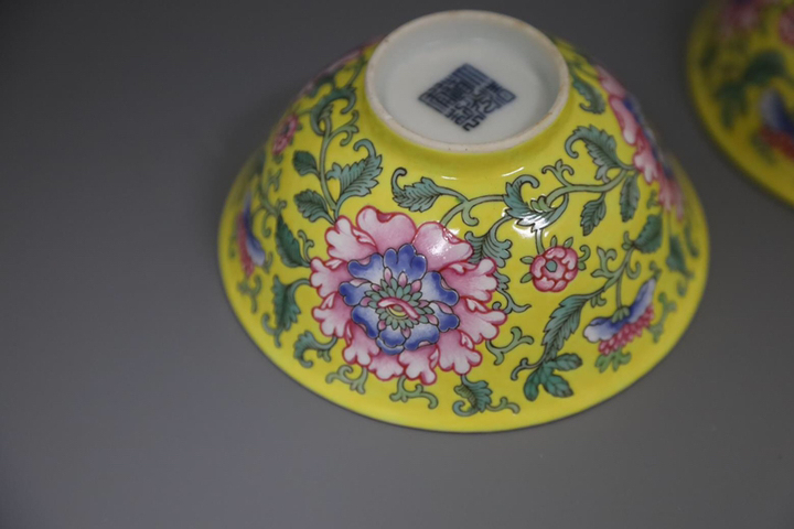古玩陶瓷清道光官窯黃地洋彩花卉紋碗一對拍賣，當前價格5800元