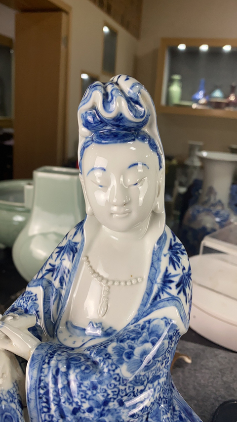 古玩陶瓷建國初期青花觀音瓷塑坐像拍賣，當前價格13800元
