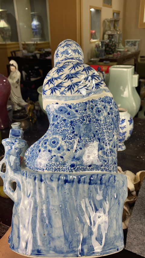 古玩陶瓷建國初期青花觀音瓷塑坐像拍賣，當前價格13800元