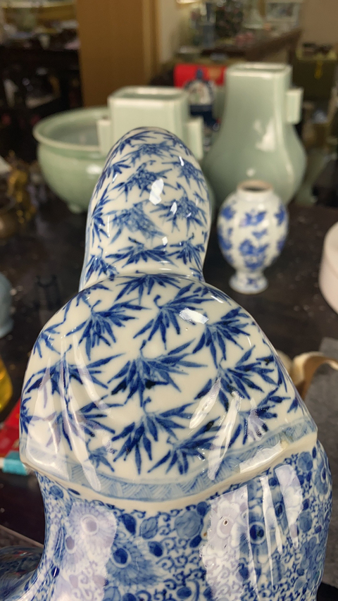 古玩陶瓷建國初期青花觀音瓷塑坐像拍賣，當前價格13800元