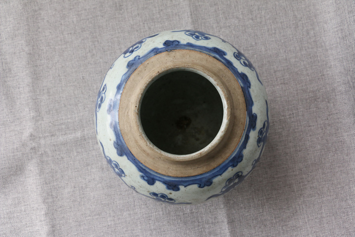 古玩陶瓷康熙花間雜寶紋青花罐拍賣，當(dāng)前價(jià)格3999元