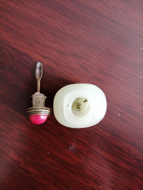 古玩雜項和田鼻煙壺拍賣，當前價格4000元