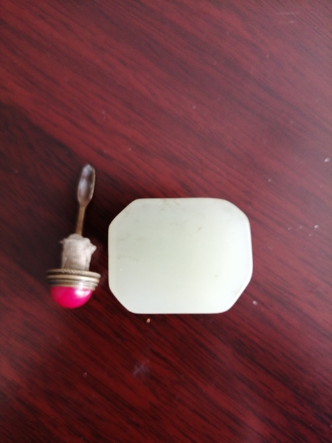 古玩雜項和田鼻煙壺拍賣，當前價格4000元