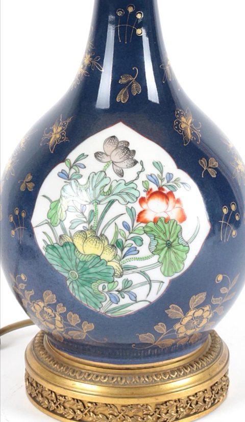 古玩陶瓷灑藍釉描金開窗粉彩花卉紋瓶拍賣，當前價格8800元