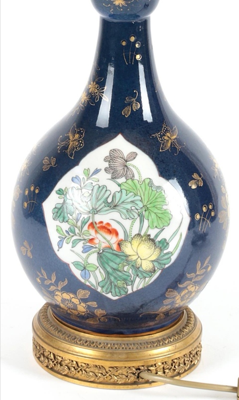 古玩陶瓷灑藍釉描金開窗粉彩花卉紋瓶拍賣，當前價格8800元