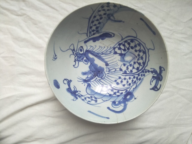 古玩陶瓷過(guò)墻龍紋青花碗拍賣，當(dāng)前價(jià)格1600元