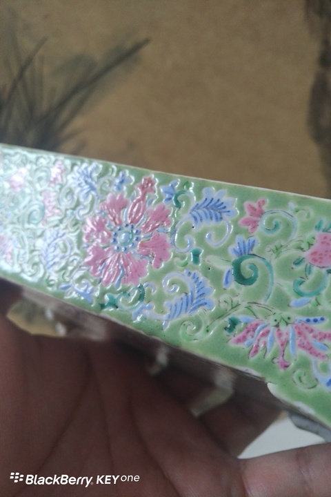 古玩陶瓷綠地粉彩花卉紋水仙盆拍賣，當前價格8800元