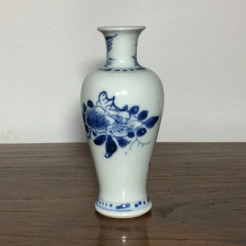 古玩陶瓷青花折枝花卉紋觀音瓶拍賣，當(dāng)前價(jià)格10900元