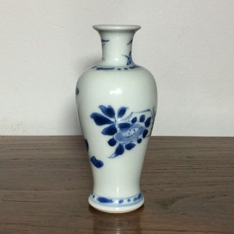 古玩陶瓷青花折枝花卉紋觀音瓶拍賣，當(dāng)前價(jià)格10900元