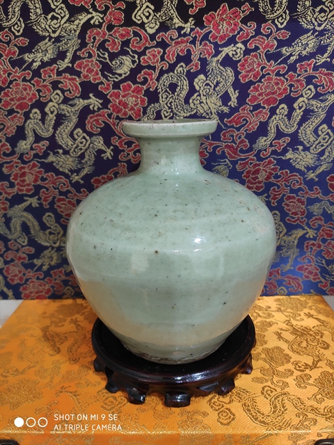 古玩陶瓷明代龍泉窯系影青花瓶拍賣，當(dāng)前價格180元