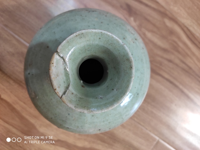 古玩陶瓷明代龍泉窯系影青花瓶拍賣，當(dāng)前價格180元