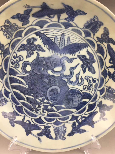 古玩陶瓷瑞獸鶴紋青花盤拍賣，當(dāng)前價(jià)格13800元