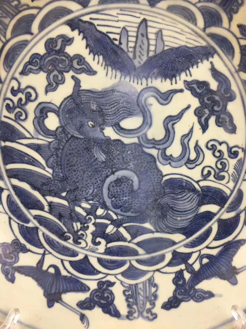 古玩陶瓷瑞獸鶴紋青花盤拍賣，當(dāng)前價(jià)格13800元