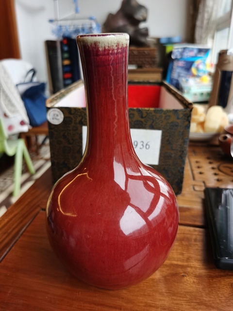 古玩陶瓷紅釉天球瓶拍賣，當前價格11700元