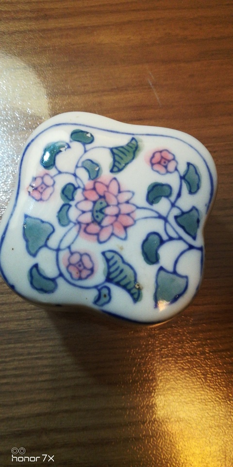 古玩陶瓷花卉紋青花加彩蓋盒拍賣，當前價格8800元