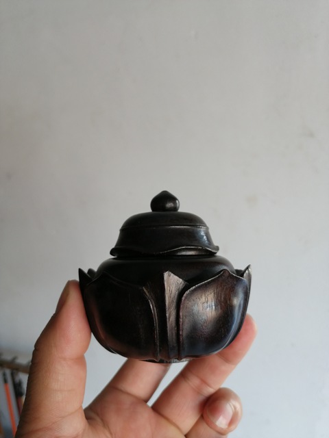 古玩雜項紫檀木雕刻蓮花型小罐拍賣，當前價格3800元