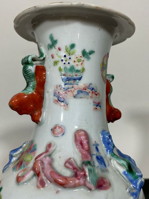 古玩陶瓷粉彩博古花卉壽桃紋雙耳花口瓶拍賣，當前價格8000元