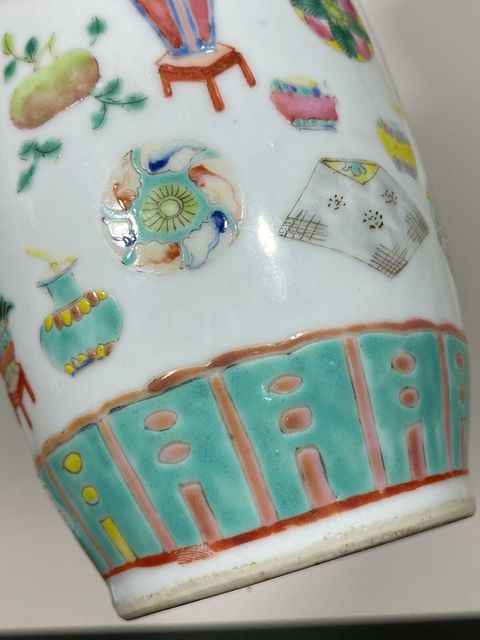 古玩陶瓷粉彩博古花卉壽桃紋雙耳花口瓶拍賣，當前價格8000元