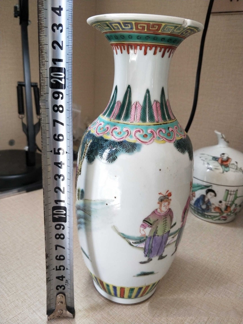 古玩陶瓷粉彩人物紋瓶拍賣，當(dāng)前價(jià)格9000元