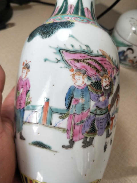 古玩陶瓷粉彩人物紋瓶拍賣，當(dāng)前價(jià)格9000元