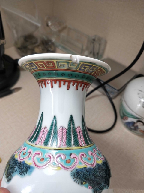 古玩陶瓷粉彩人物紋瓶拍賣，當(dāng)前價(jià)格9000元