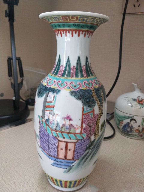 古玩陶瓷粉彩人物紋瓶拍賣，當(dāng)前價(jià)格9000元