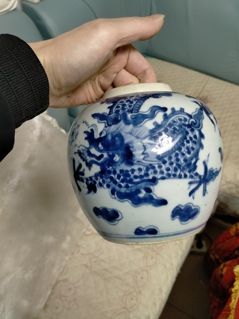 古玩陶瓷龍紋青花罐拍賣(mài)，當(dāng)前價(jià)格12000元