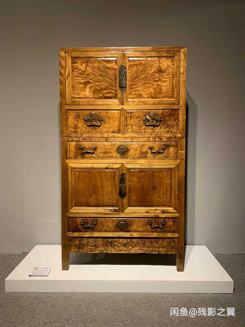 古玩雜項清代晚期金絲楠木柜拍賣，當前價格13800元