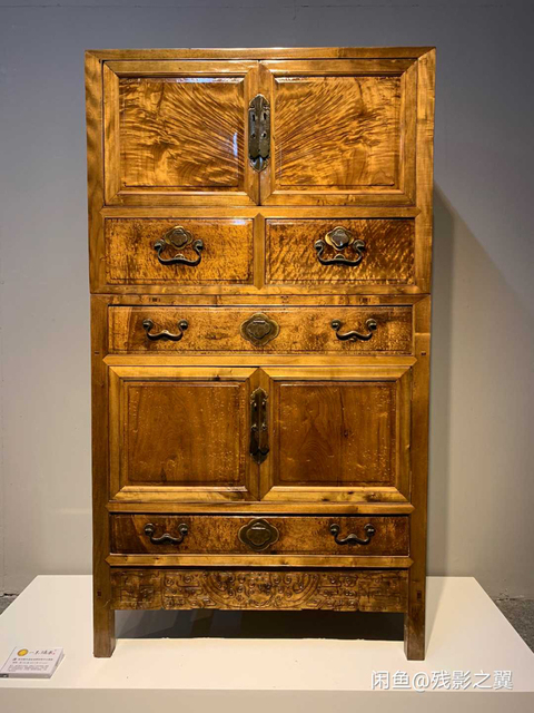 古玩雜項清代晚期金絲楠木柜拍賣，當前價格13800元